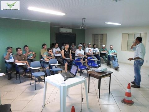 Treinamento Teórico de Máquinas Florestais 