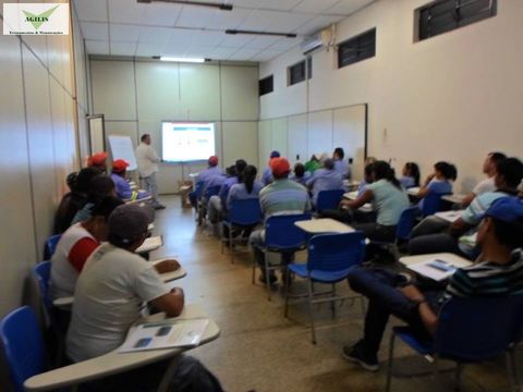 Treinamento de Operação e Manutenção de Trator Transbordo