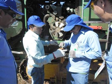 Treinamento de Operação e Manutenção de Colhedora John Deere